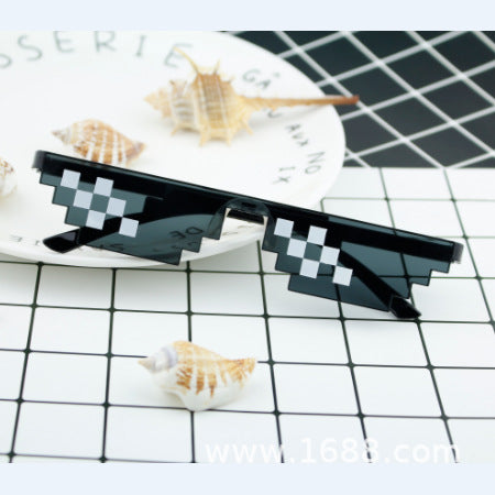 Women's sunglasses in trendy pixel design Bowlift
