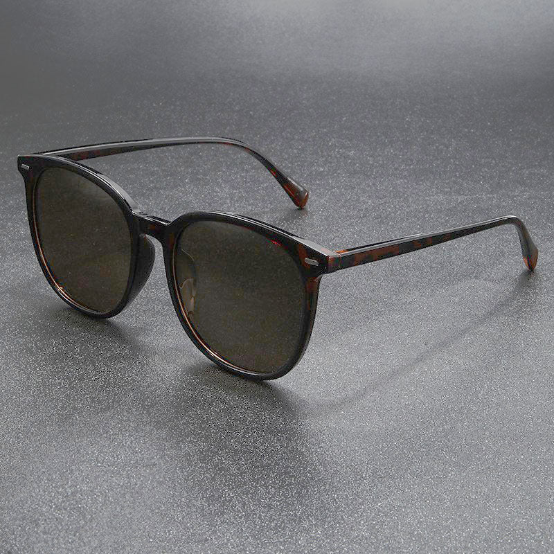 Women's fashionable sunglasses in a unique design with UV protection Bowlift