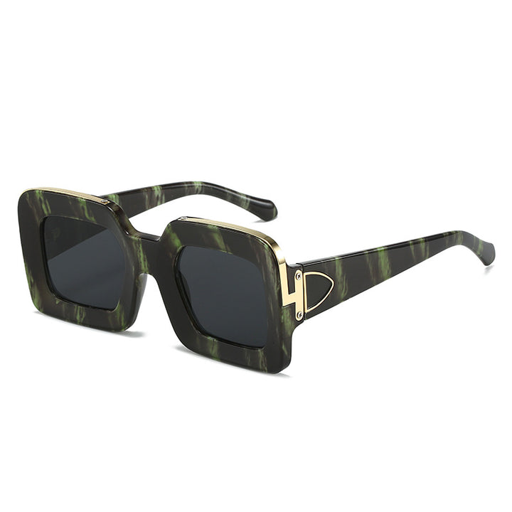 Women square sunglasses with luxurious design and golden accents Bowlift