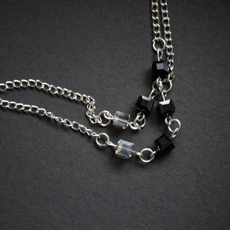 Fashionable glasses holder chain with elegant details Bowlift