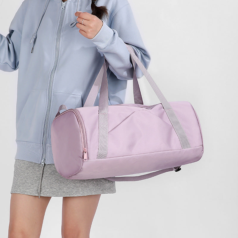 Sporty travel bag with adjustable shoulder strap and sturdy material Bowlift