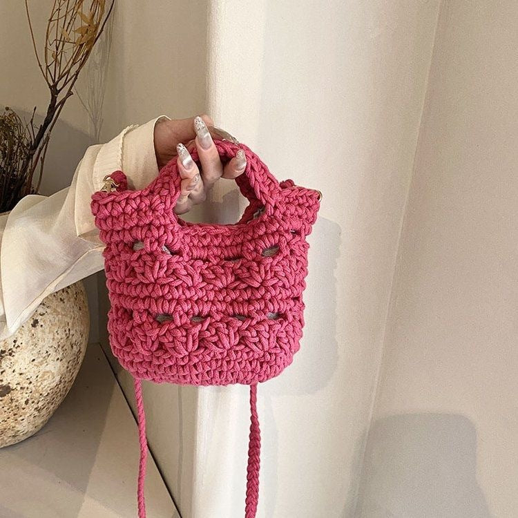 Hand-knotted bag with braided structure Bowlift