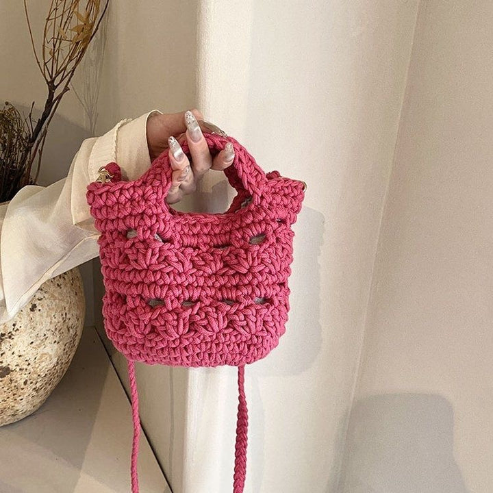 Hand-knotted bag with braided structure Bowlift
