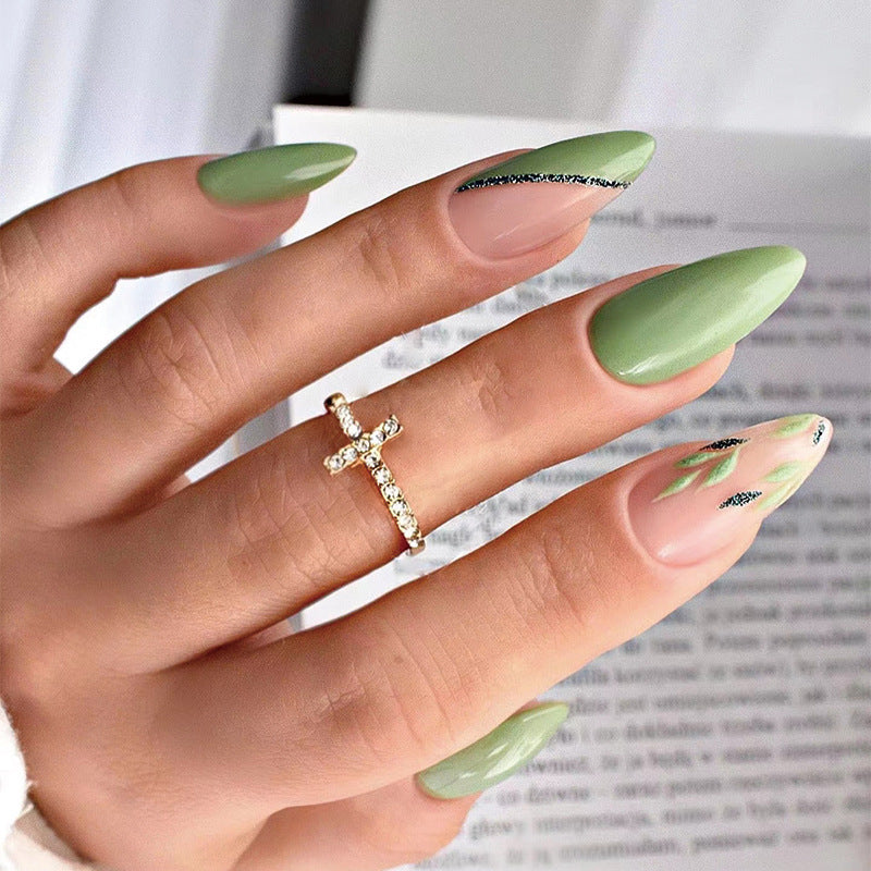 Artful nail extensions with an elegant leaf pattern Bowlift