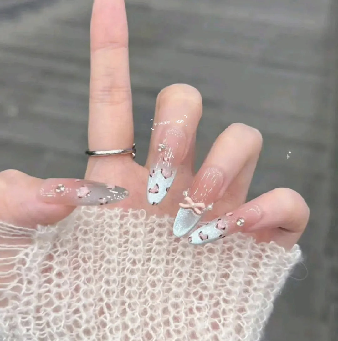 Artistic Press-On Nail Set with Star Design Bowlift