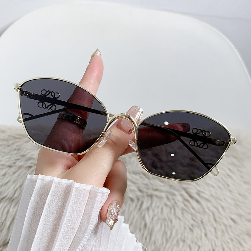 Women's fashionable Cat-Eye sunglasses with delicate metal frame Bowlift