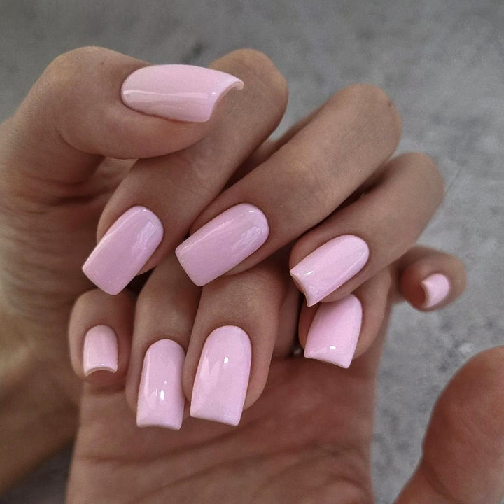 Artificial nail set with high-gloss finish and elegant shape Bowlift