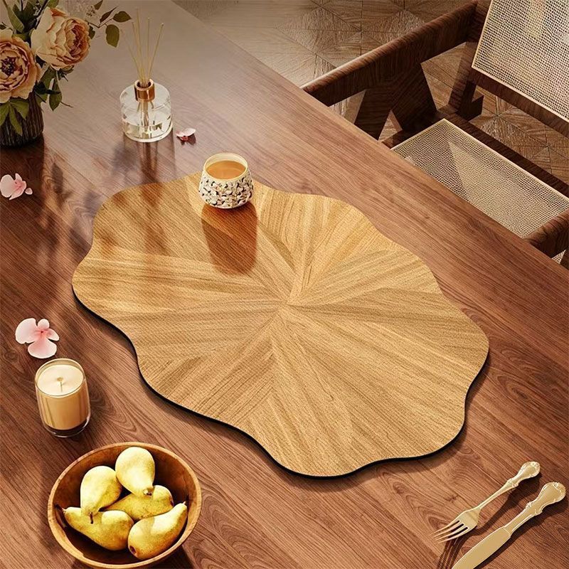 Leaf-Shaped Table Mat