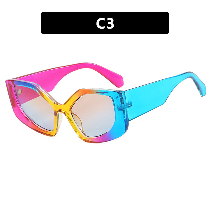 Women's striking sunglasses with oversized design and stylish gradient Bowlift