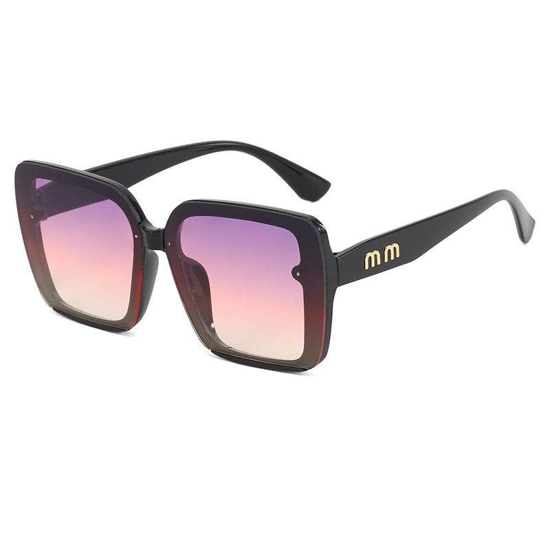 Women's sunglasses in modern square style Bowlift