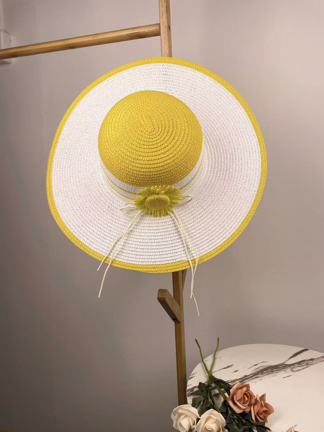 Elegant Beach Bag with Matching Sun Hat Bowlift