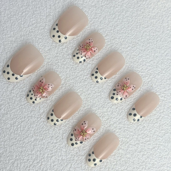 Art Nail Set with Floral Accents Bowlift