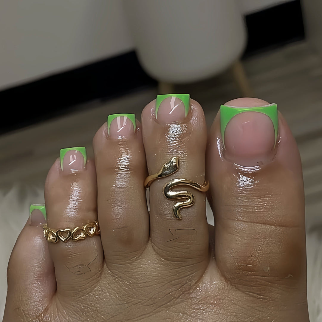 Premium French Tip Pedicure Bowlift