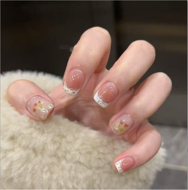 Glamorous nail art with pearls and glitter Bowlift