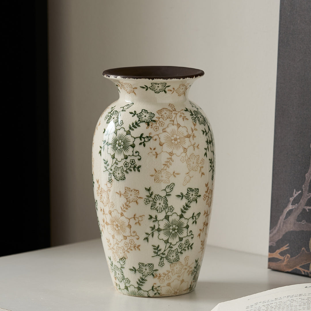 Decorative porcelain vase with floral design Bowlift