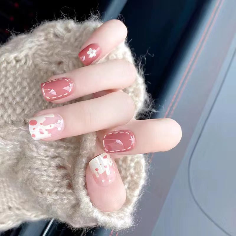Artistic nail decoration in floral design Bowlift