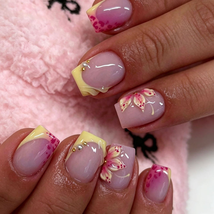 Elegant Press-On Nail Tips with Decorative Bow Bowlift
