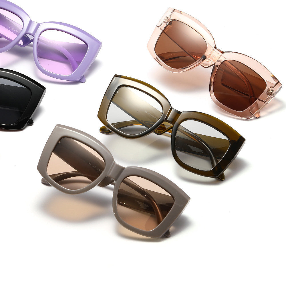 Women fashionable oversized sunglasses in unique design Bowlift