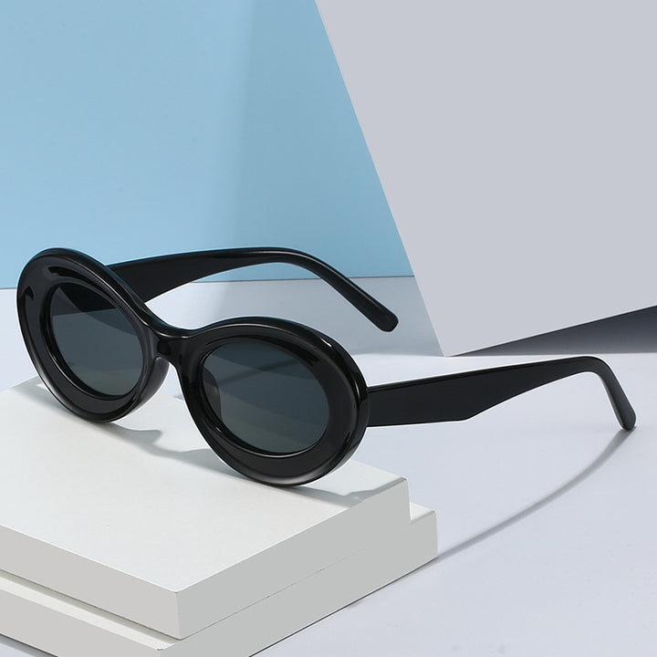 Ladies fashionable sunglasses in oval design Bowlift