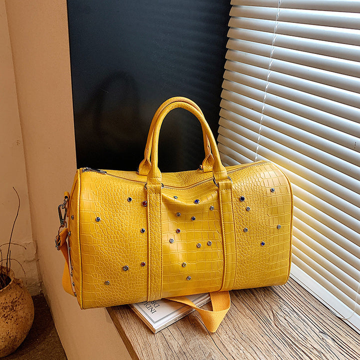 Fashionable travel bag with structured surface and versatile interior Bowlift