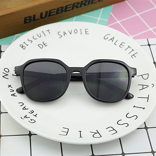 Ladies' fashionable sunglasses in elegant, octagonal design Bowlift