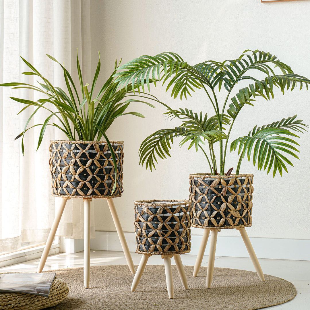 Plant stand made of braided material Bowlift