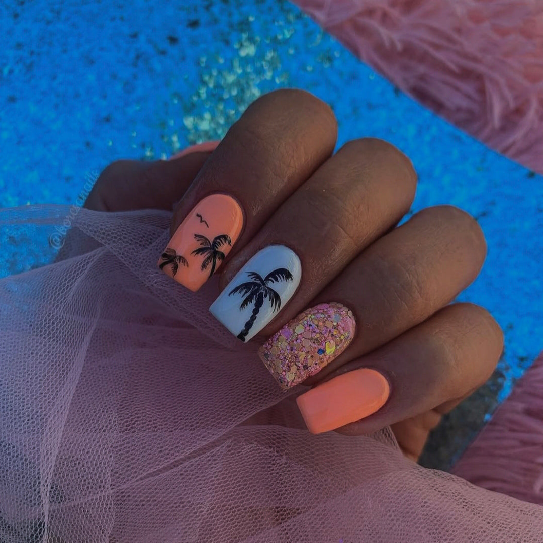 Artificial nails with tropical palm motif Bowlift