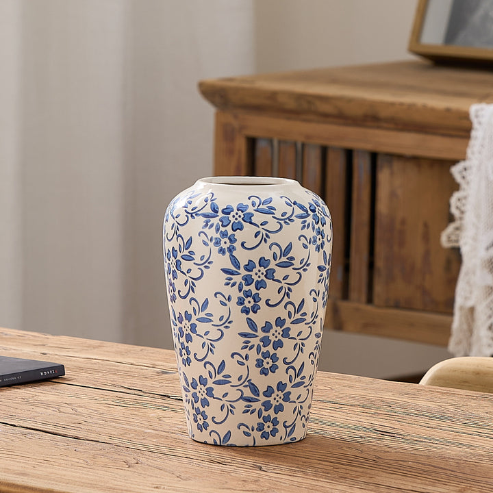 Elegant ceramic vase in floral pattern Bowlift