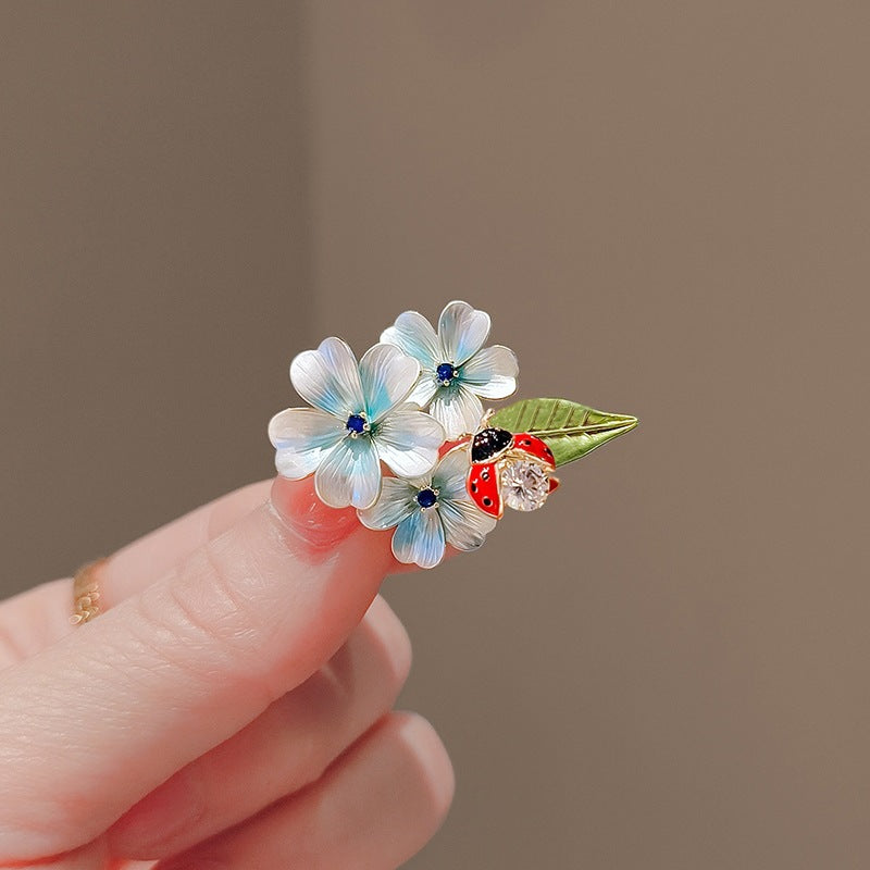 Flower brooch with ladybug and crystal Bowlift