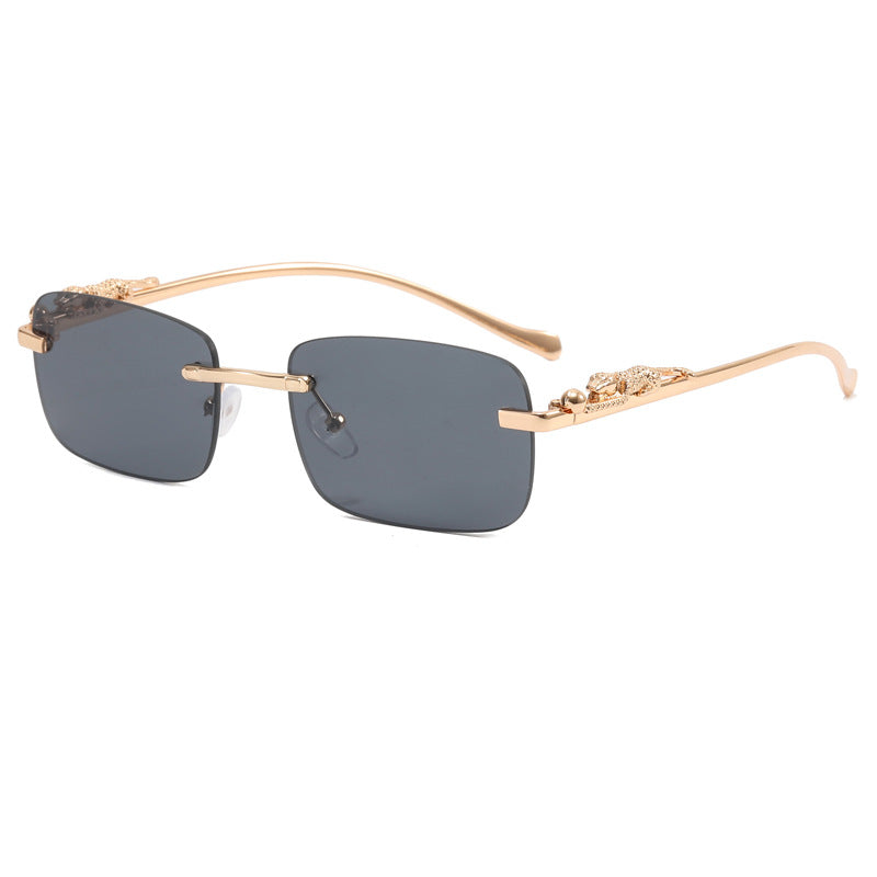 Women Designer Sunglasses with Fine Metal Frame and Luxurious Details Bowlift