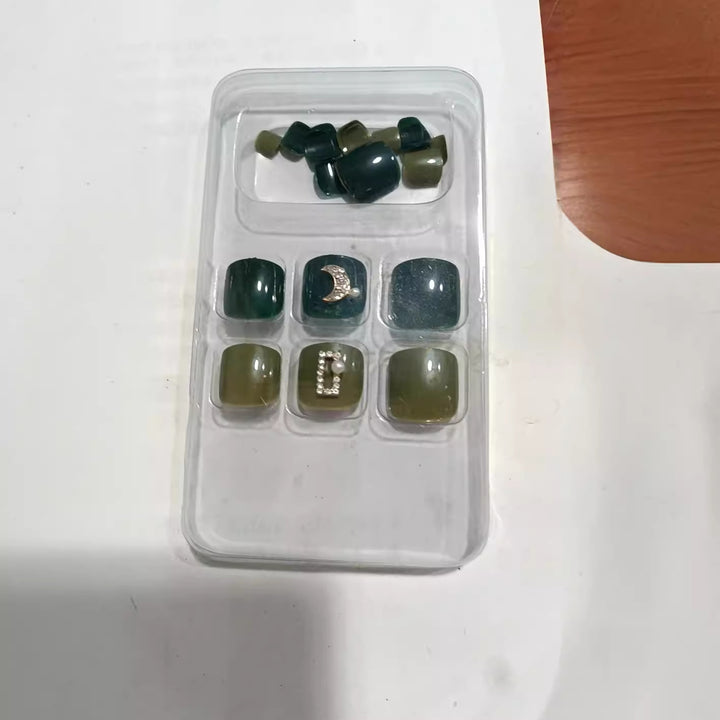 Decorative Press-On Nail Set with Gemstone Accents Bowlift
