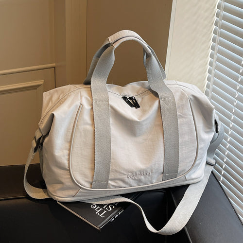 Elegant Travel Bag with Reinforced Bottom Bowlift