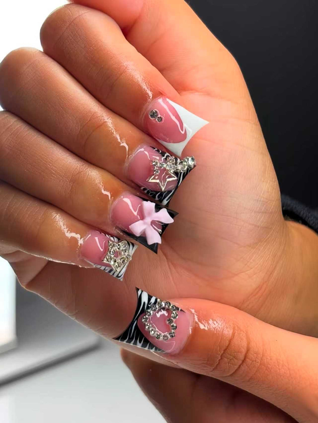 Artistic 3D Embellished Press-On Nail Extensions Bowlift