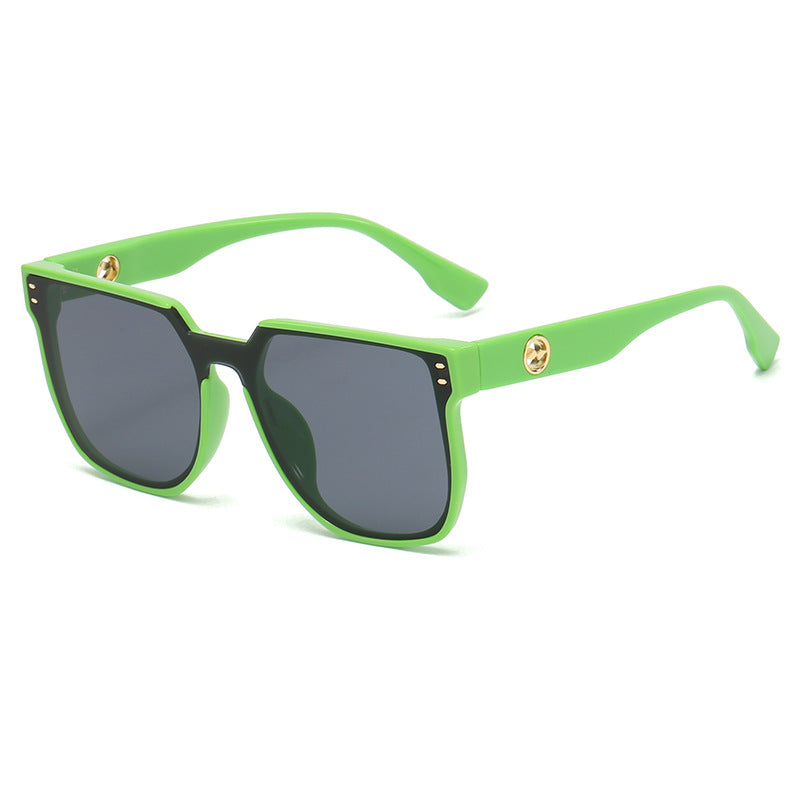 Women striking sunglasses with a distinctive geometric frame Bowlift