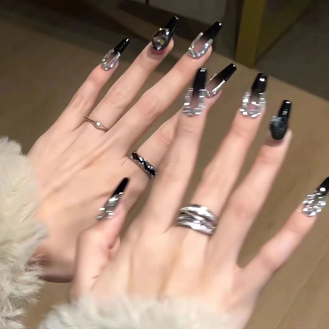Artistic Floral-Embellished Press-On Nail Art Bowlift