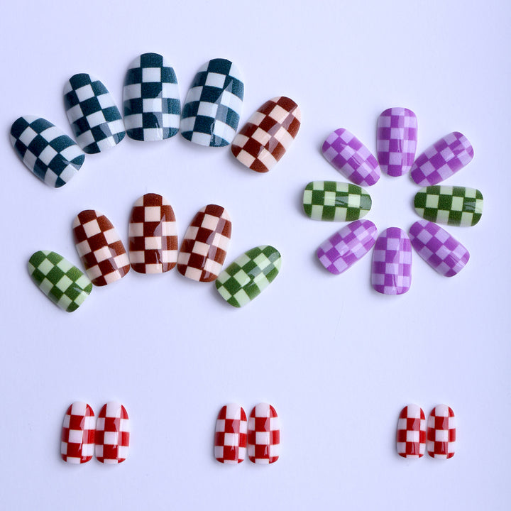 Artificial Nails in Modern Checkerboard Design Bowlift