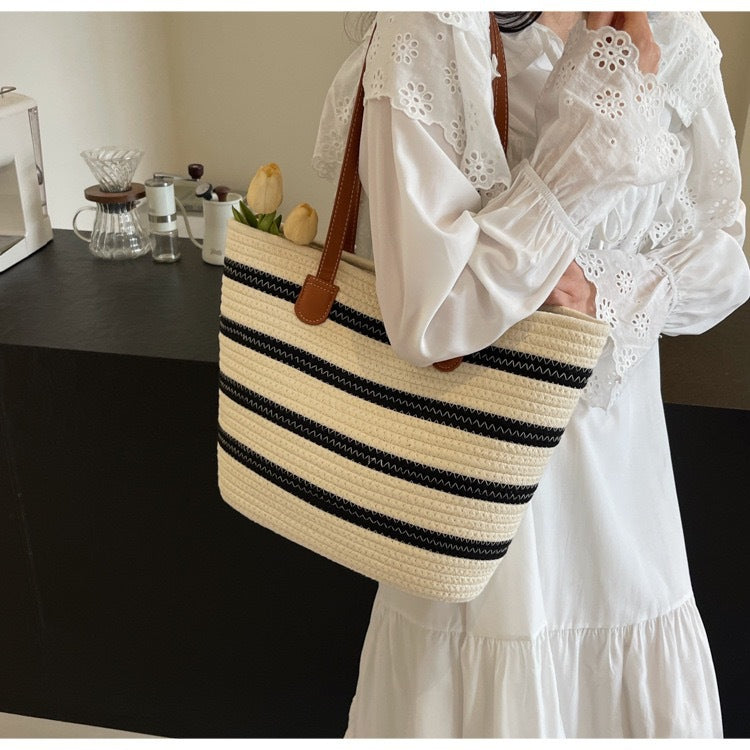 Casual tote bag with stylish stripe pattern Bowlift