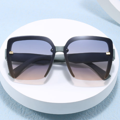 Women's oversized sunglasses with stylish, modern frame Bowlift