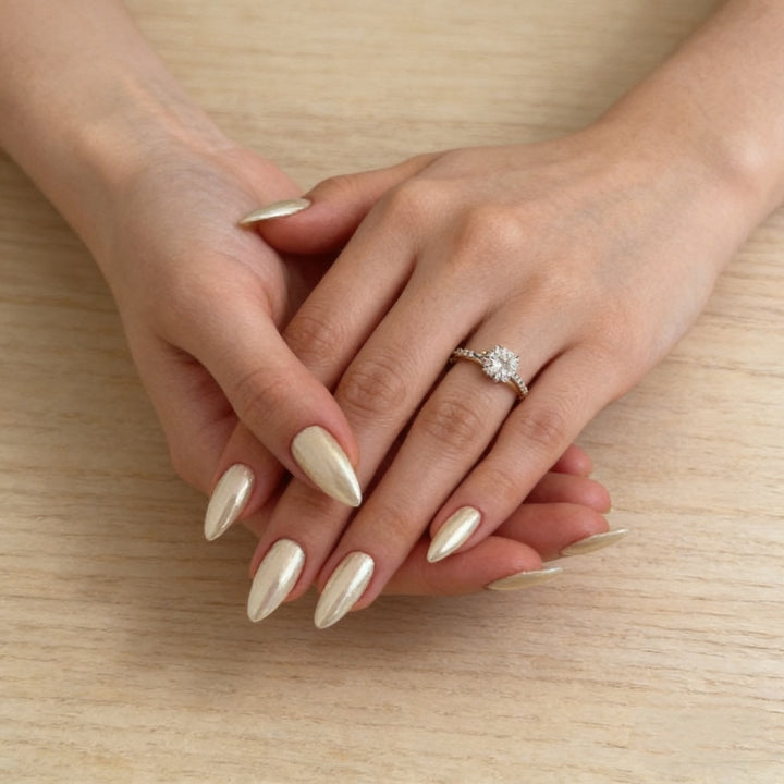 Elegant Artificial Nails In High-Gloss Finish Bowlift