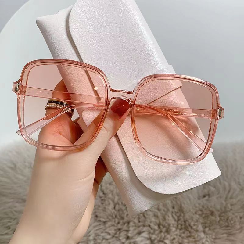 Women's square oversized sunglasses with integrated UV protection Bowlift