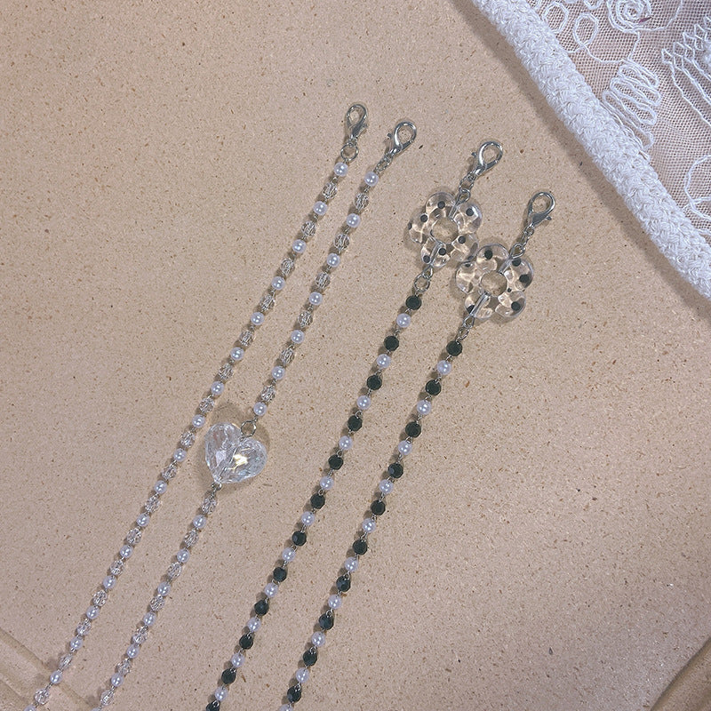 Elegant jewelry necklace with heart-shaped pendants Bowlift