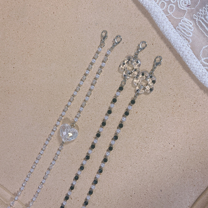 Elegant jewelry necklace with heart-shaped pendants Bowlift