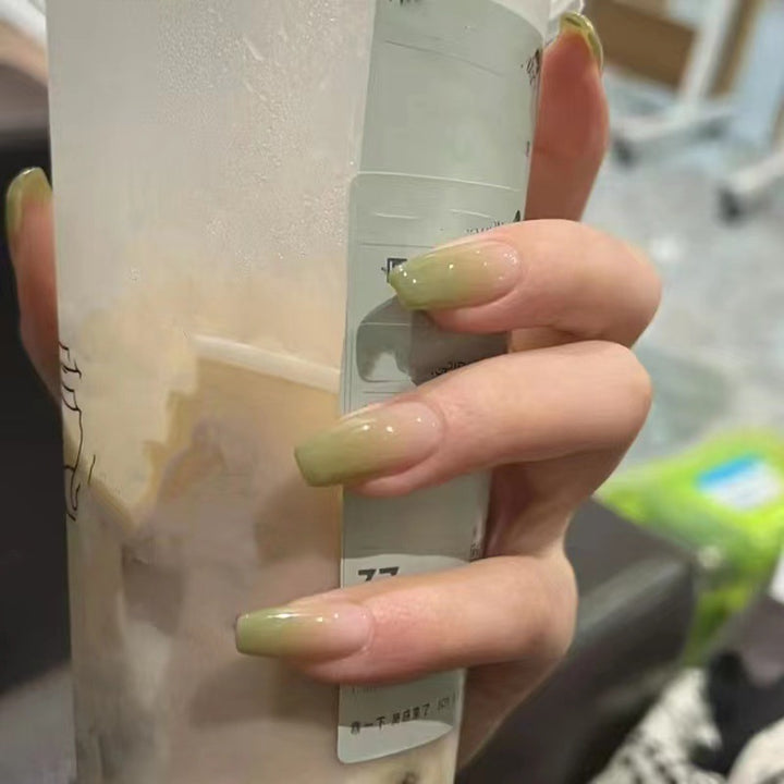 Trendy Stiletto Nails Bowlift