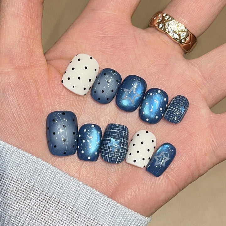 Stylish star and dot design artificial nails Bowlift