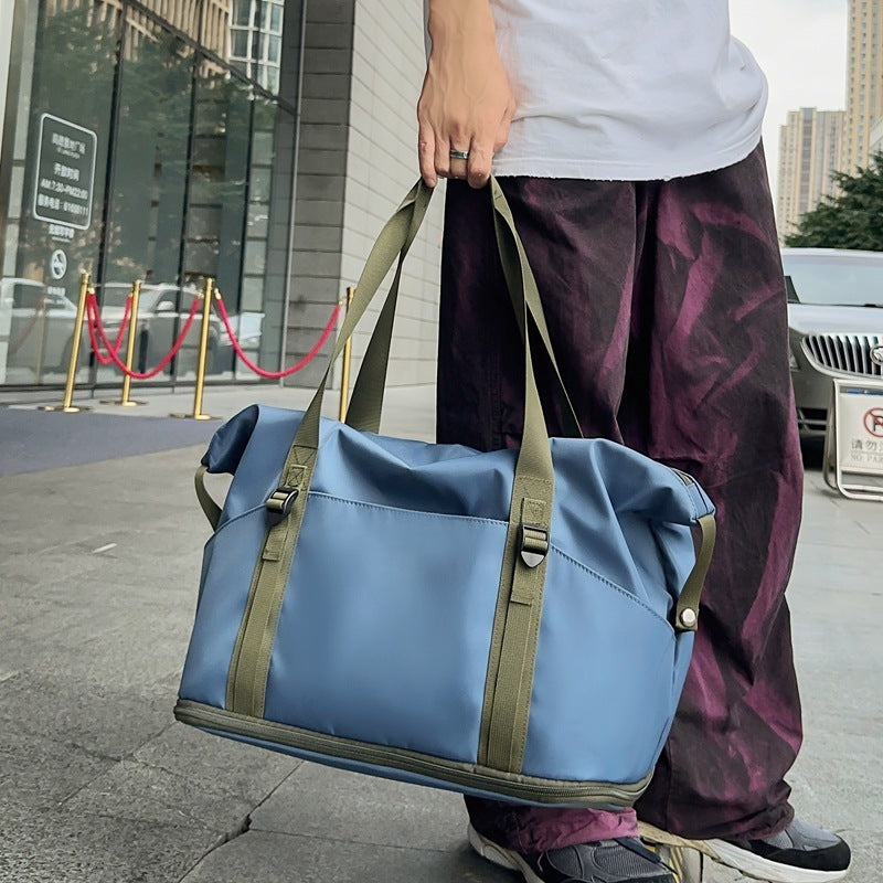 Sporty shoulder bag with water-repellent material and sturdy carrying handles Bowlift