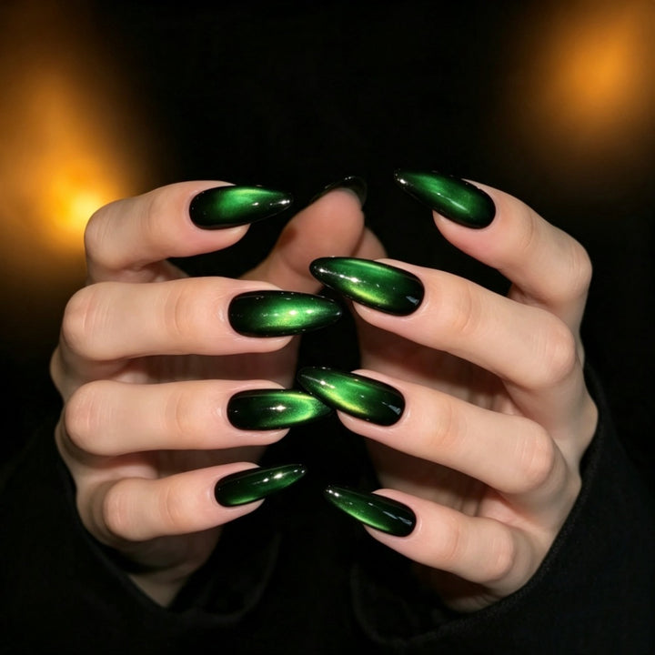 Artificial nails in elegant facet design Bowlift