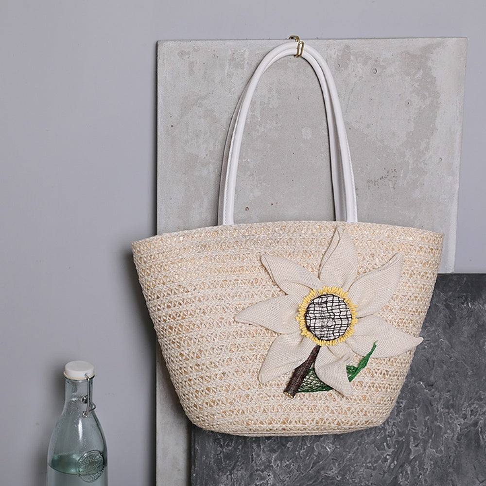Straw bag with romantic floral pattern Bowlift