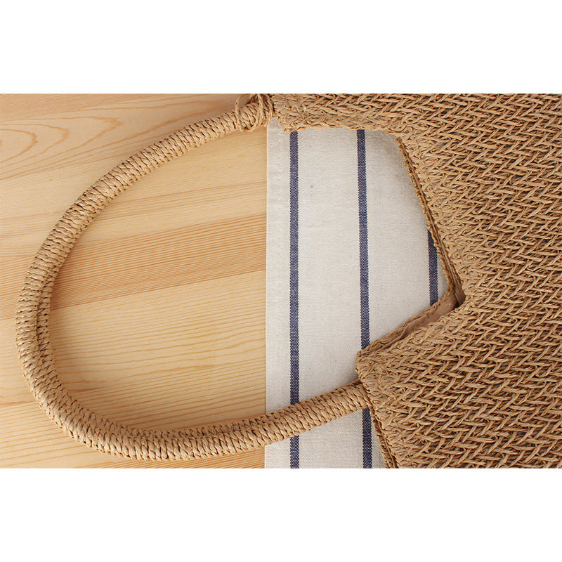 Elegant straw bag with practical tassels Bowlift