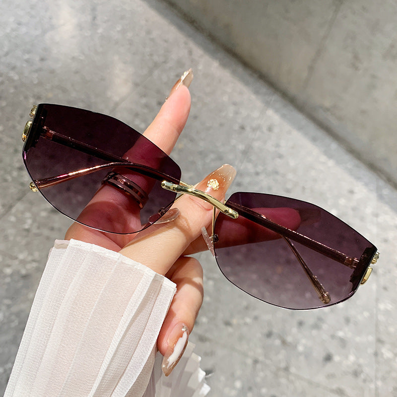 Women's fashionable sunglasses with innovative checkered design Bowlift