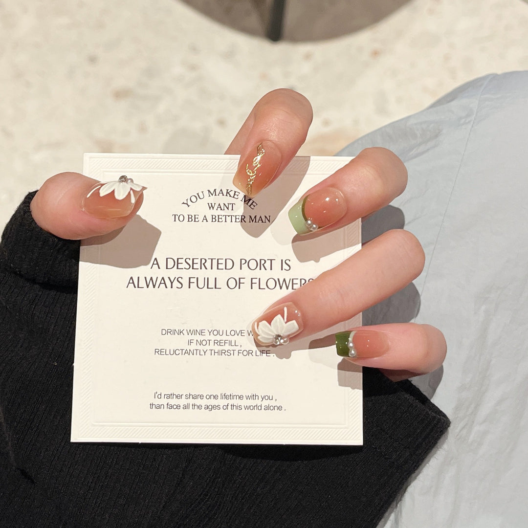 Floral-Inspired Press-On Nail Set Bowlift